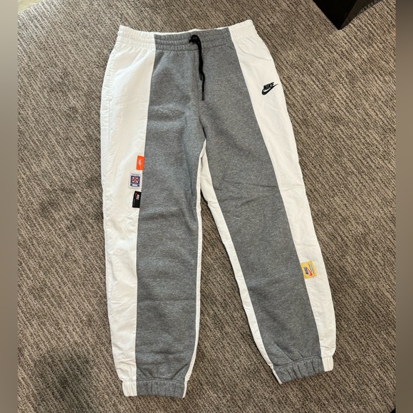 Nike Women’s Sportswear Icon Clash Sweatpants Medium - Picture 3 of 7
